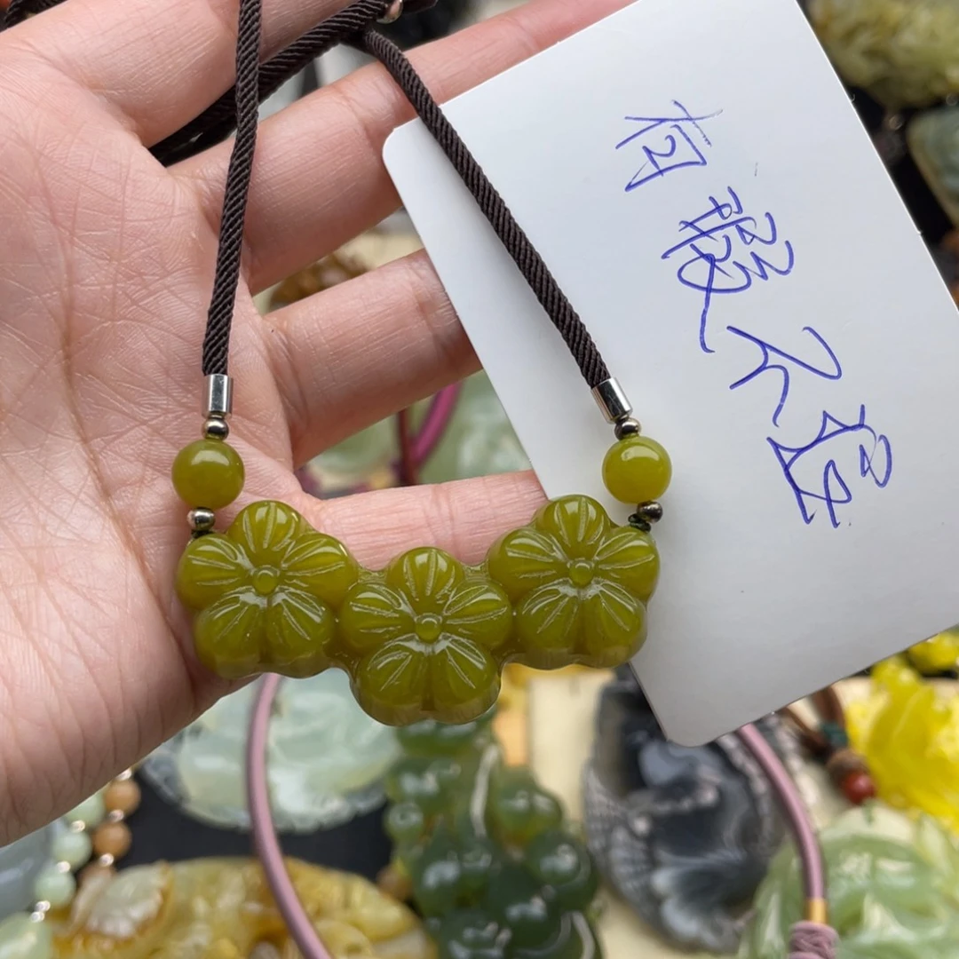 蛇纹石玉颈饰未镶嵌