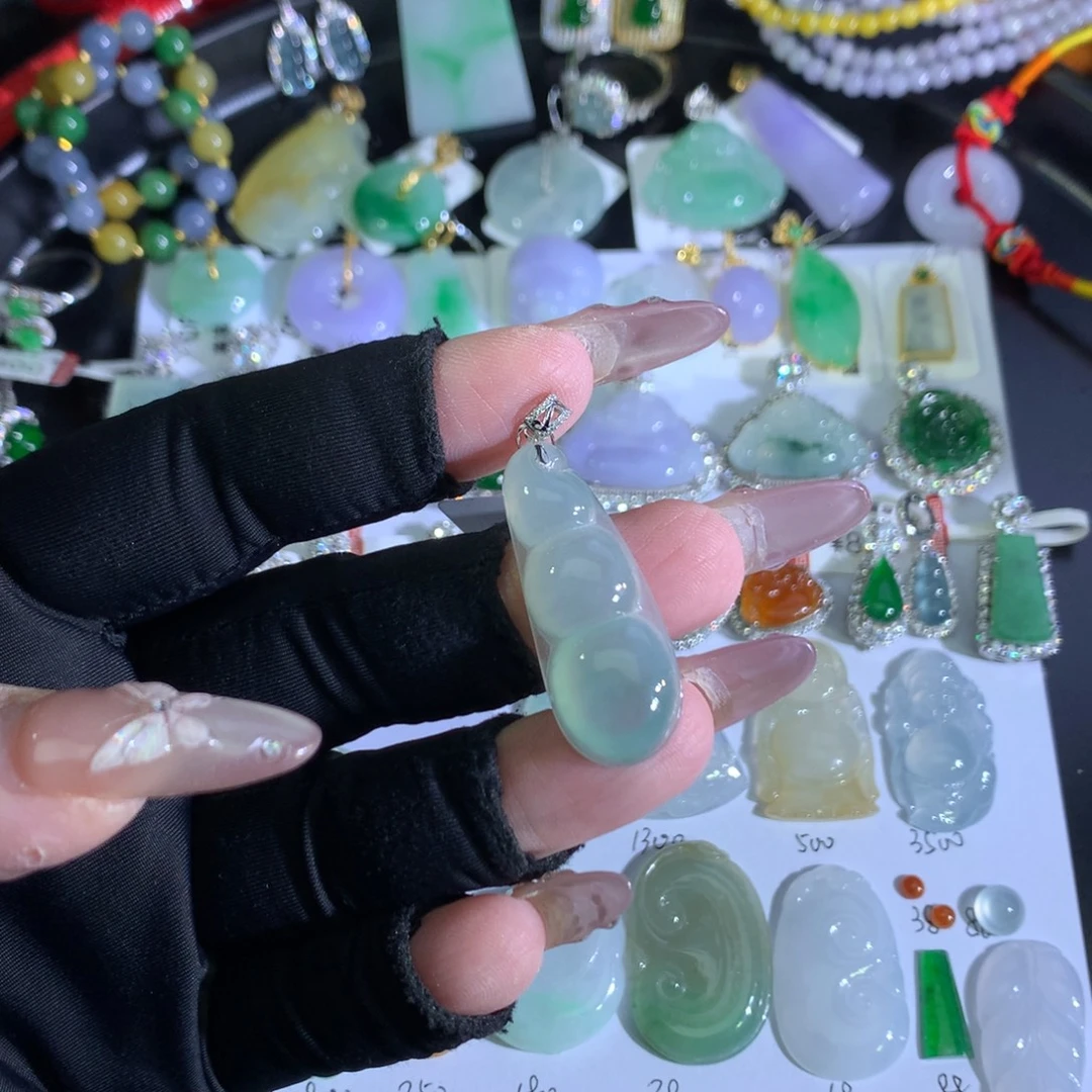 翡翠18K金镶嵌吊坠(不含链)福豆