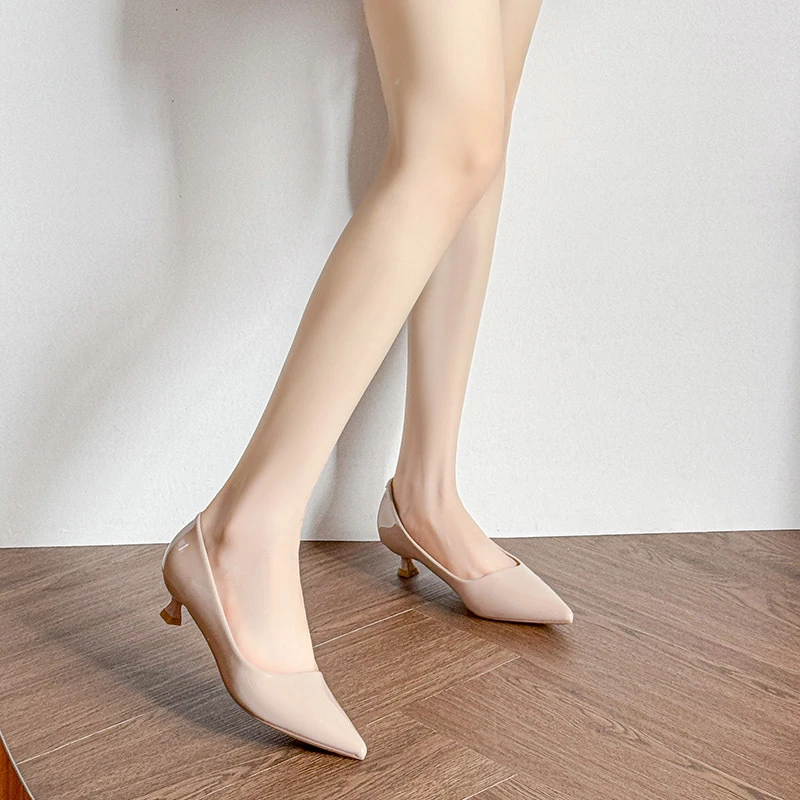 X104韩版百搭低跟鞋女亮漆皮尖头细跟新款气质通勤浅口单鞋