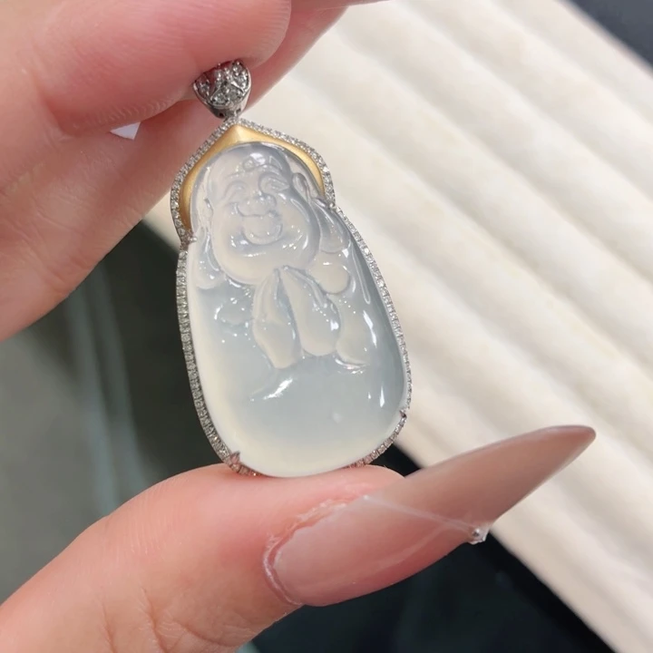 颈饰18K金镶嵌翡翠