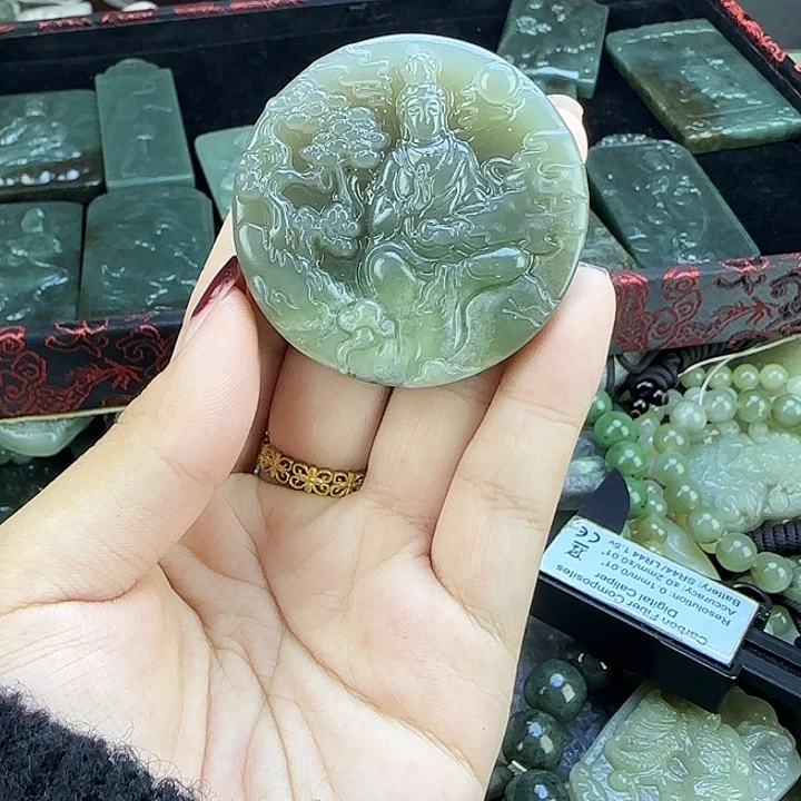 和田玉未镶嵌颈饰