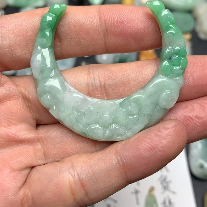 翡翠未镶嵌颈饰天然A货翡翠