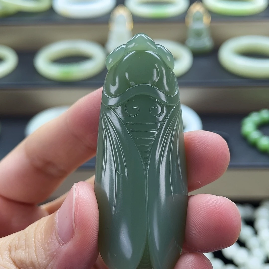 颈饰未镶嵌和田玉（碧玉）
