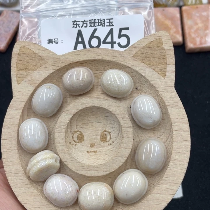 硅化珊瑚（珊瑚玉）颈饰合金