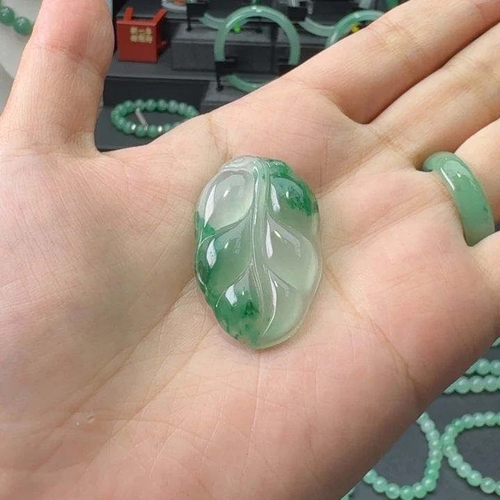 石英质玉未镶嵌颈饰