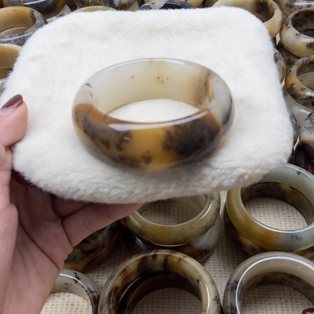 未镶嵌手镯石英质玉（非洲翠）59口径680米