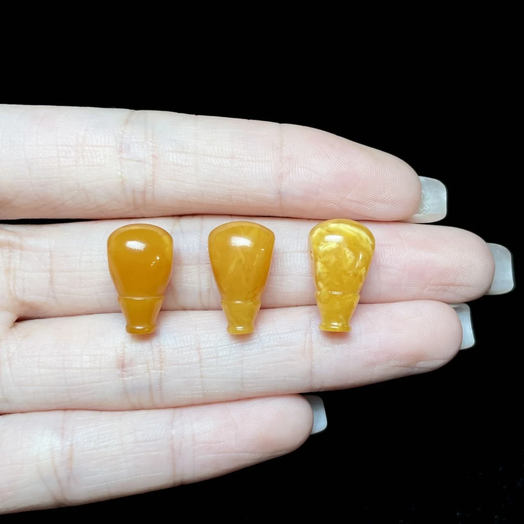 【刚子推荐】TC02121-蜜蜡三通配饰-多样性发其一-尺寸不一13*8mm