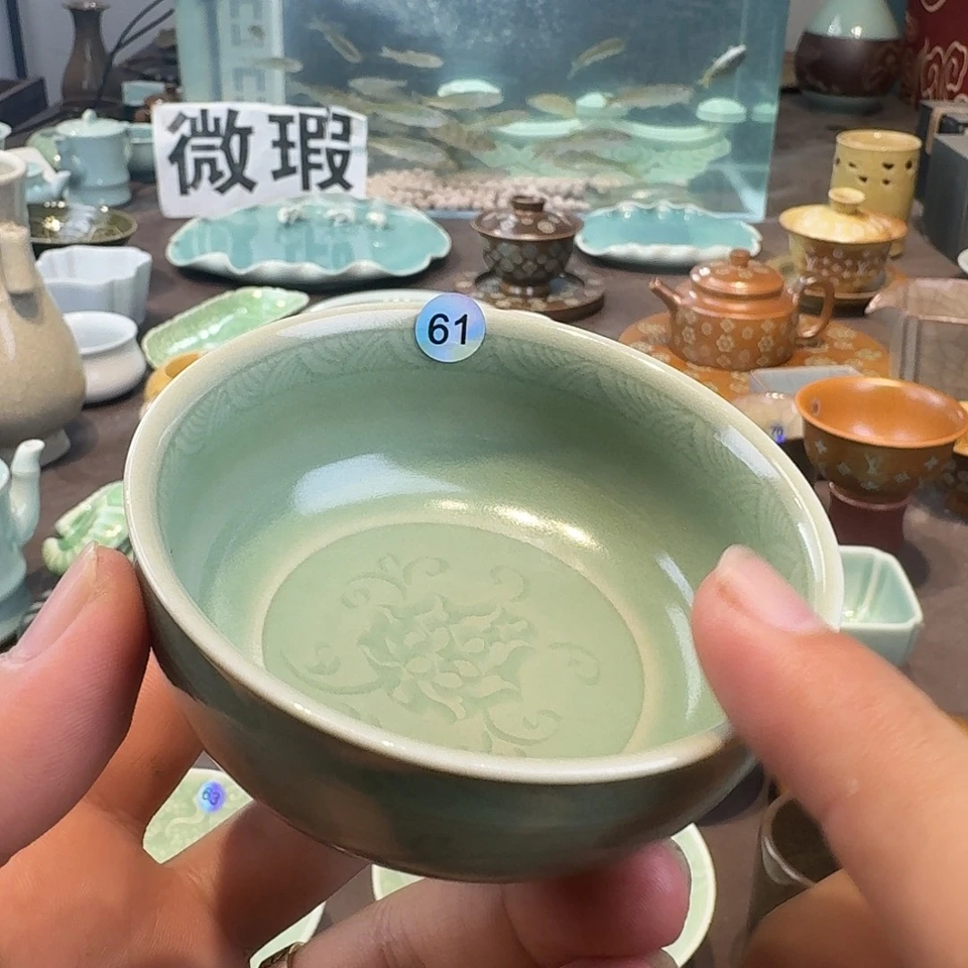 你***在龙泉青瓷茶具微瑕