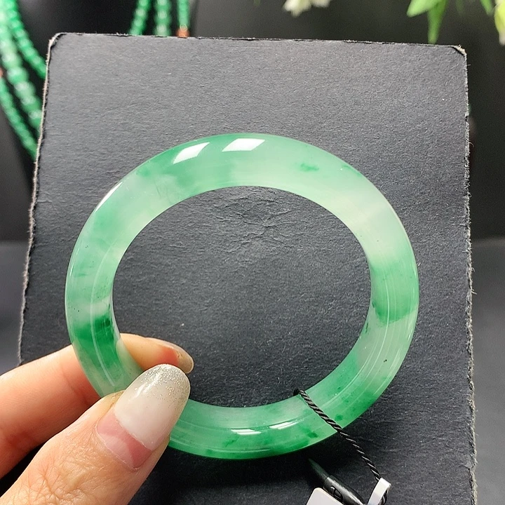 石英质玉未镶嵌手镯