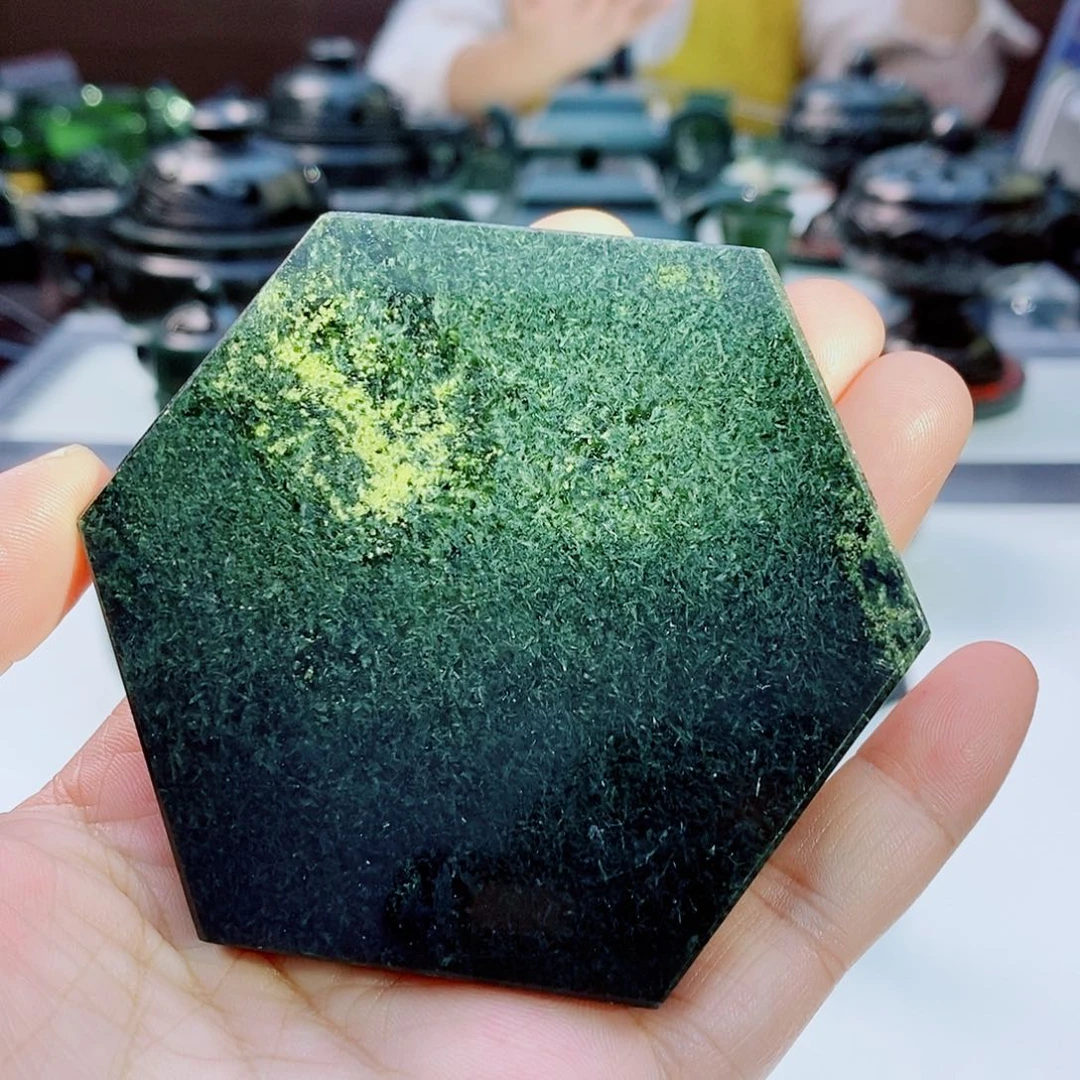 未镶嵌和田玉（青玉）摆件