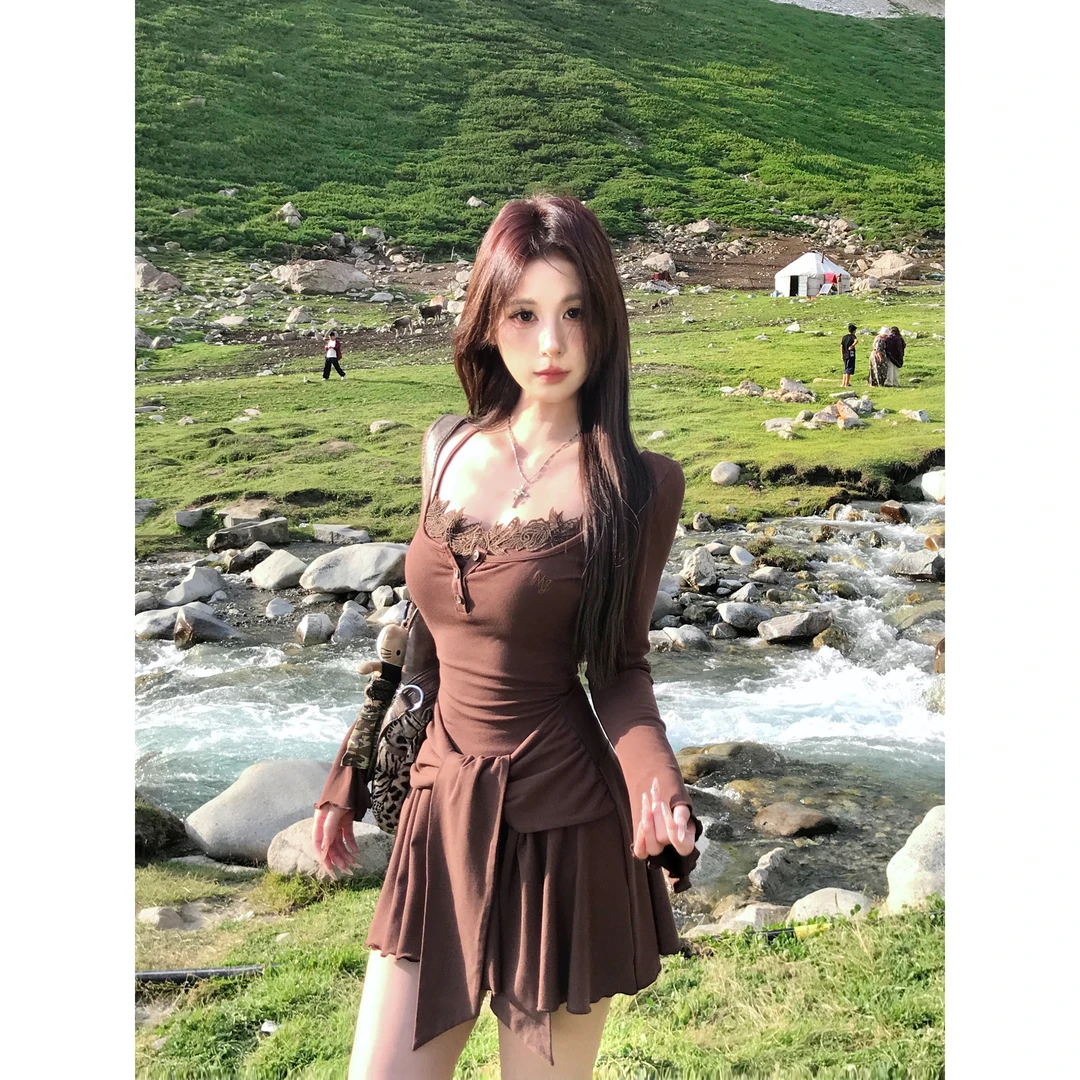 Mejiu蜜九【摩卡魅影】小众纯欲辣妹设计感长袖高腰显瘦秋连衣短裙