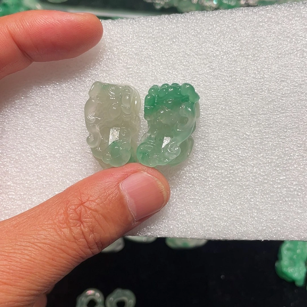 ****气石英质玉（非洲翠）未镶嵌吊坠(不含链)