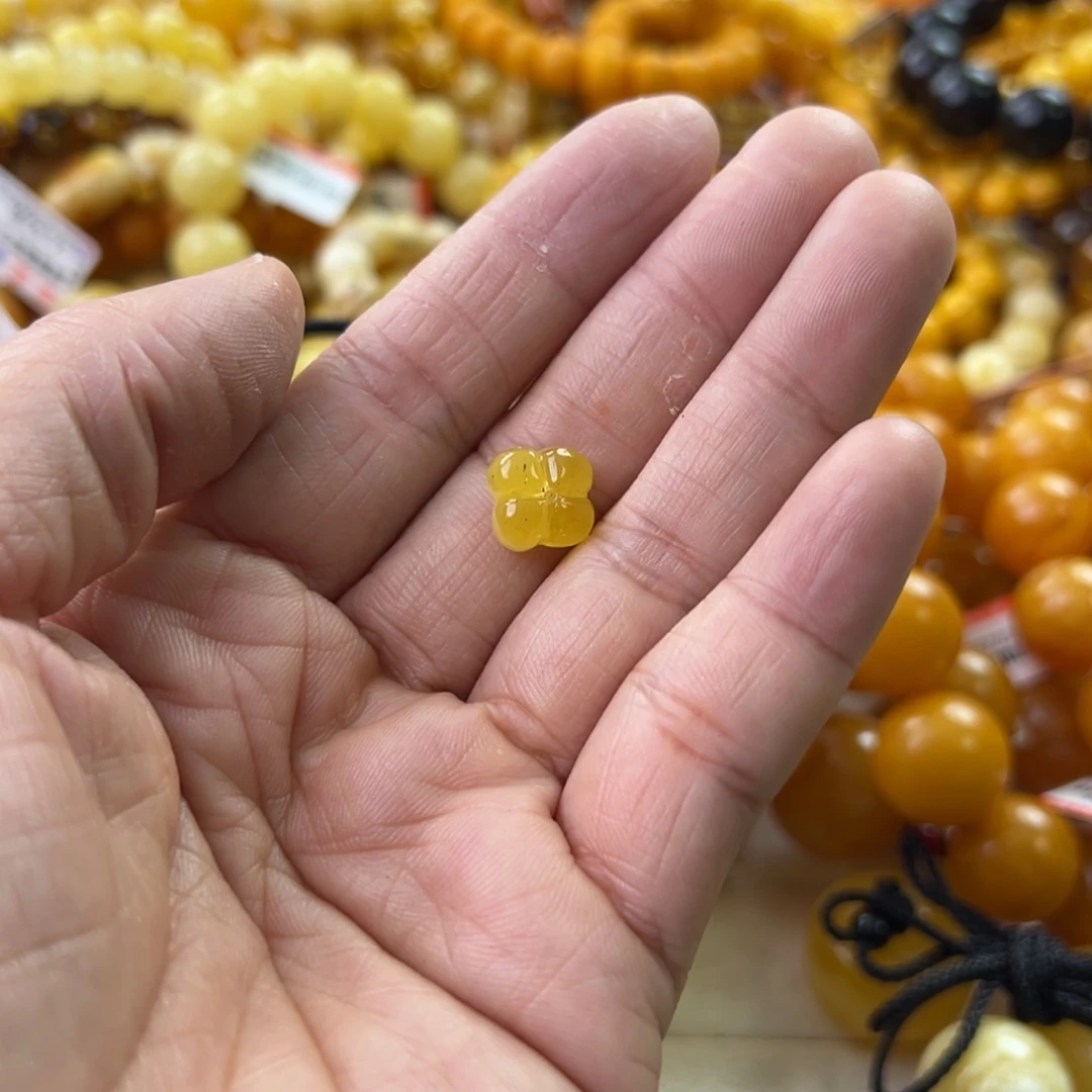 琥珀珠宝奇石未镶嵌