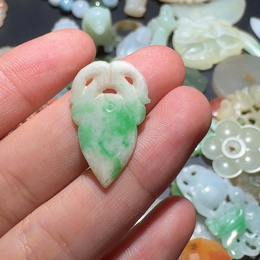 ****婠翡翠未镶嵌颈饰111