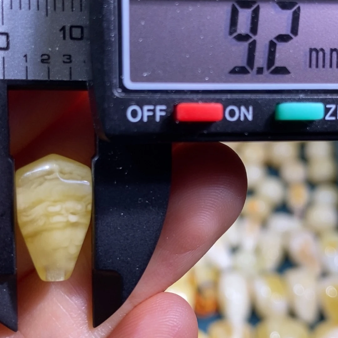 未镶嵌蜜蜡裸石配饰