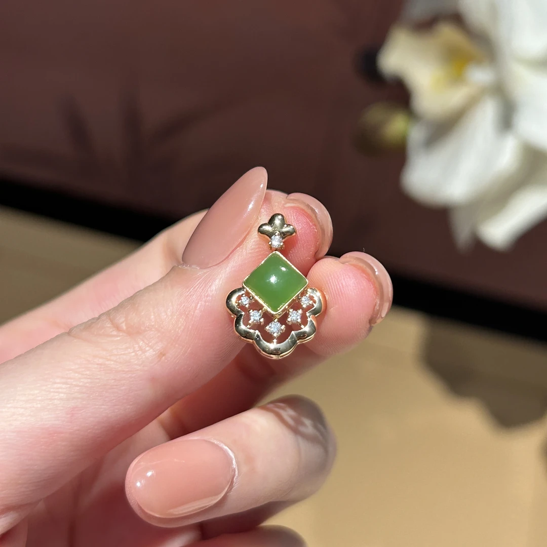 18K金 和田玉吊坠 243698