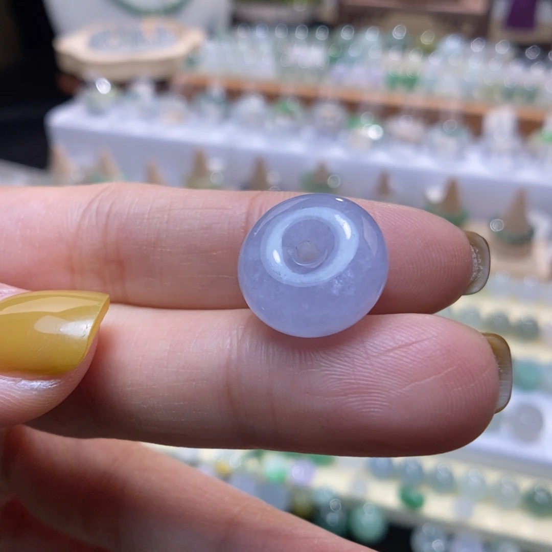 翡翠未镶嵌颈饰紫扣