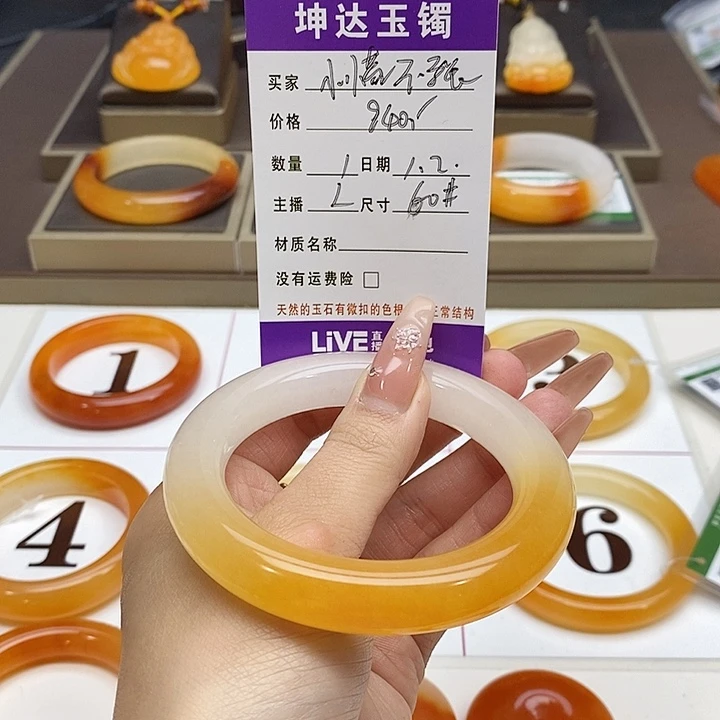 小***张石英质玉未镶嵌手镯