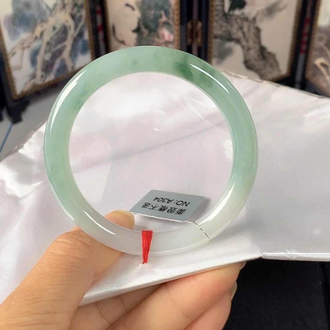 翡翠未镶嵌手镯（圆镯）51.7