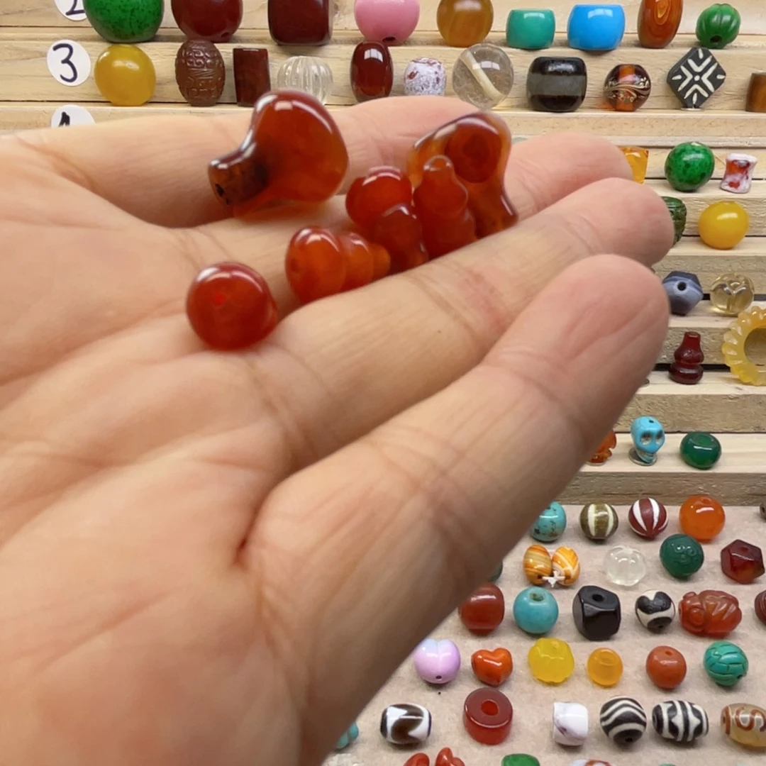 合金颈饰玛瑙/玉髓我****?