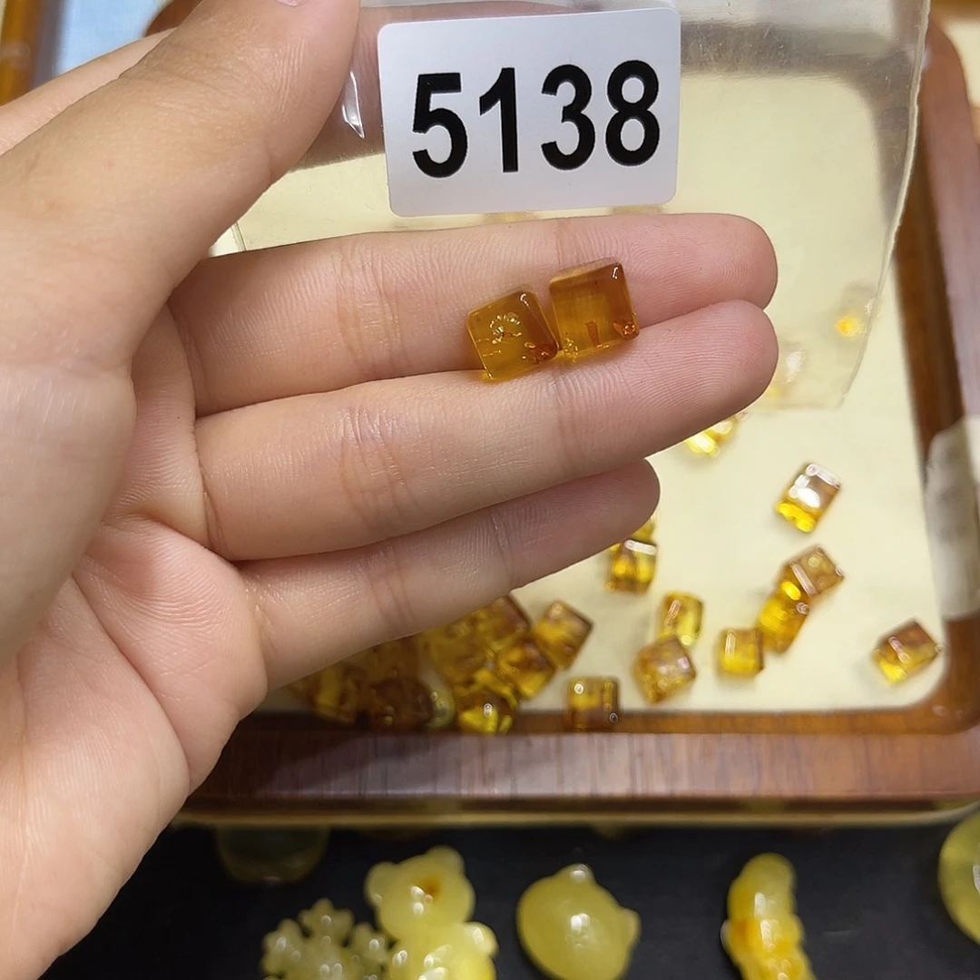 琥珀未镶嵌珠宝奇石
