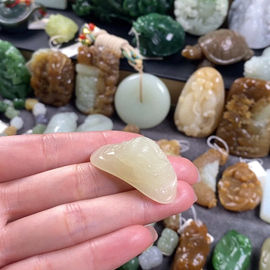 和田玉未镶嵌颈饰