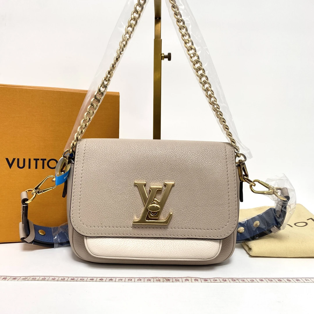 95新 LouisVuitton/路易威登 LV灰色斜挎包 BY2513