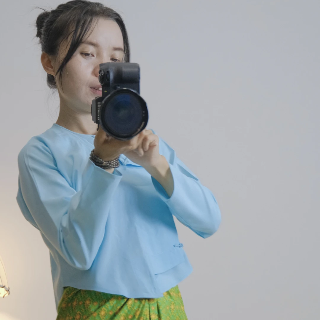 傣族修身款盘扣衣+一片式半身裙，显瘦又显高。短款蓝色