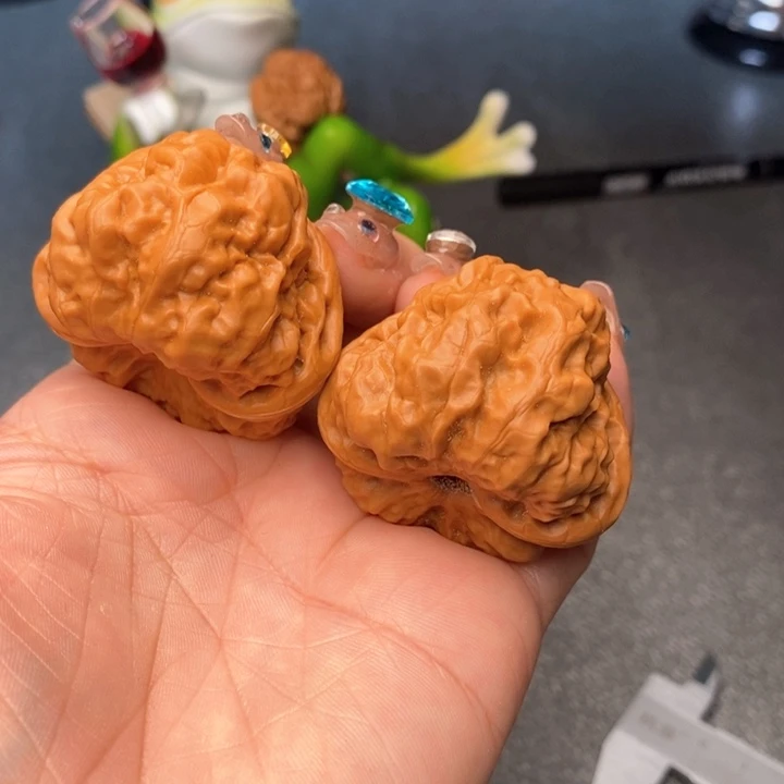 文玩核桃吊坠用****圣娃娃42.02