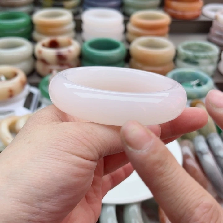 石英质玉手镯未镶嵌h****也