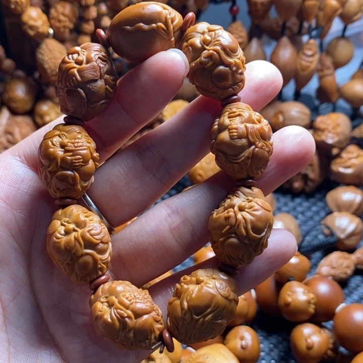 吊坠橄榄核知*足八方财神