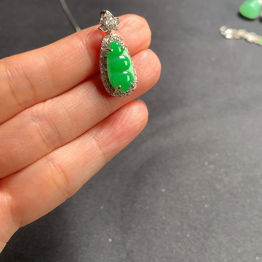 颈饰银S925镶嵌翡翠1111111111