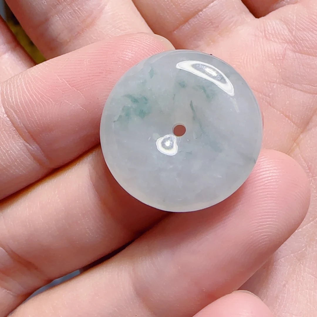 翡翠未镶嵌颈饰平安扣