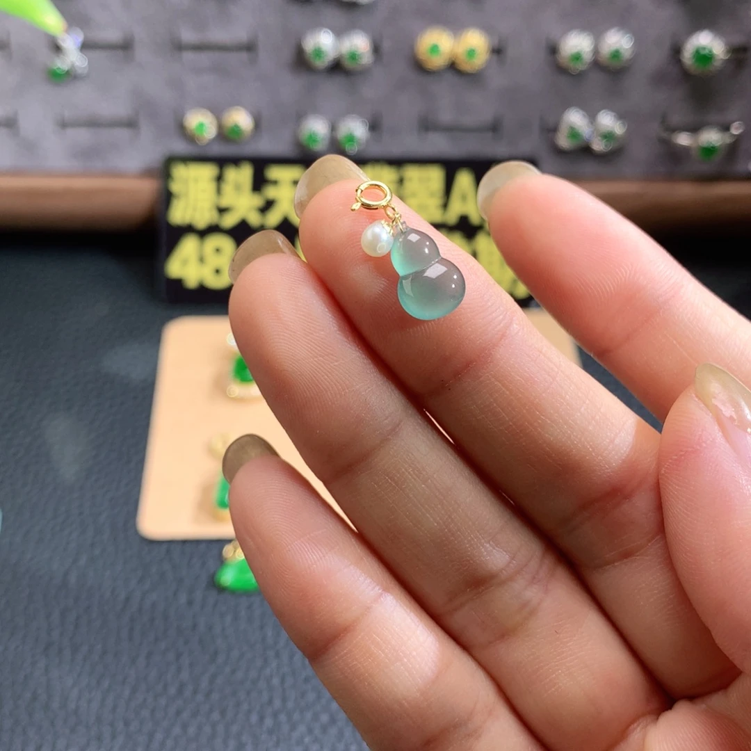 翡翠18K金镶嵌颈饰福利