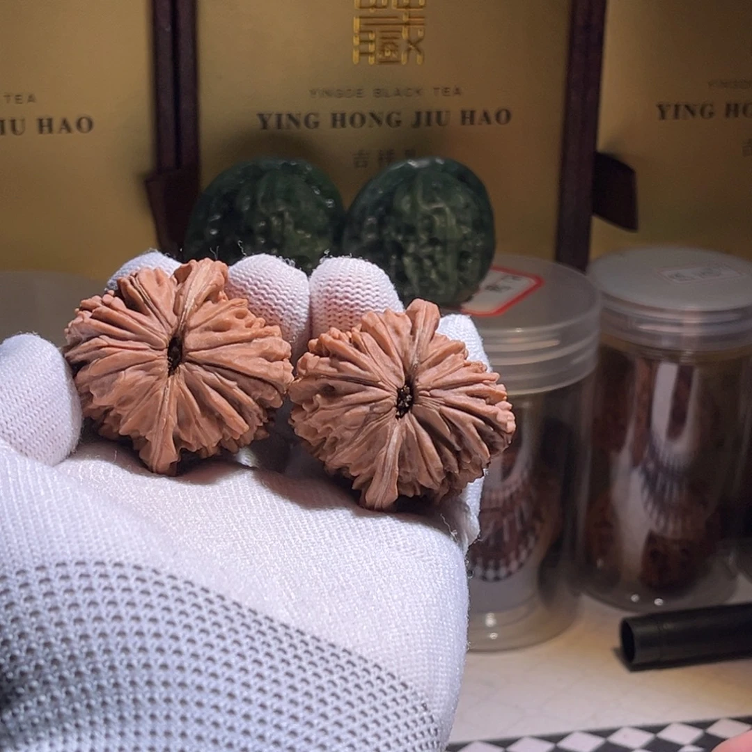 H***生钱品。极品对儿。  全品 扣子。