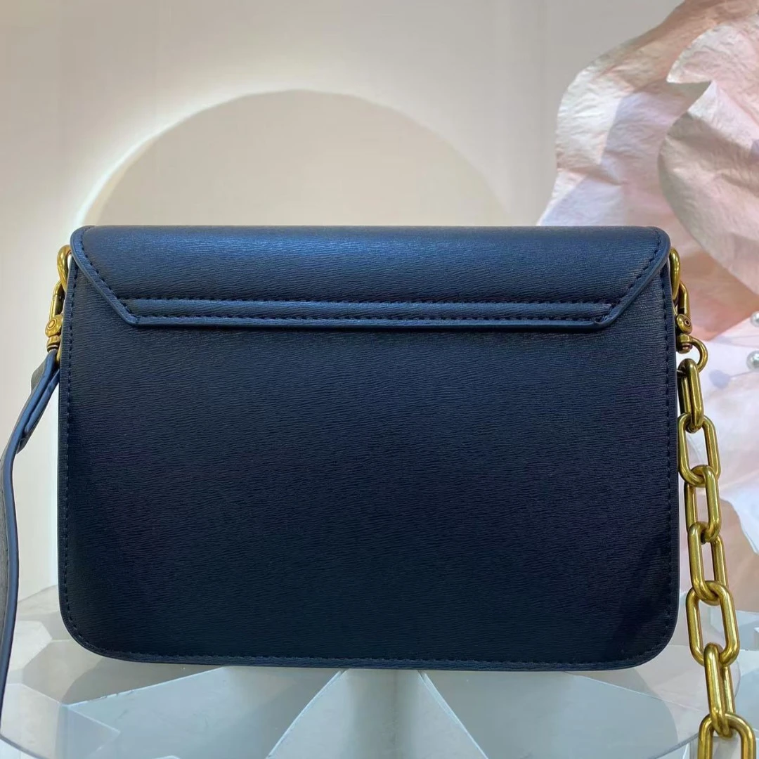 简约百搭高级感2025新大容量小众女包Z882黑