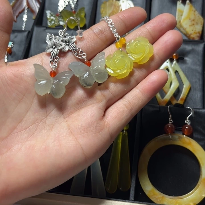 蛇纹石玉合金吊坠