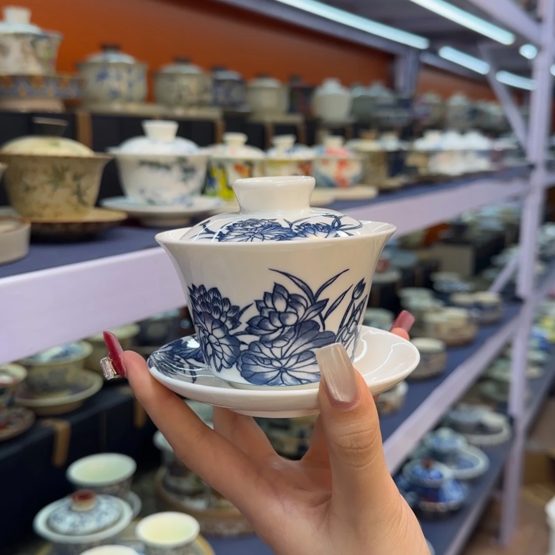 我在外面吃饭呢你在哪