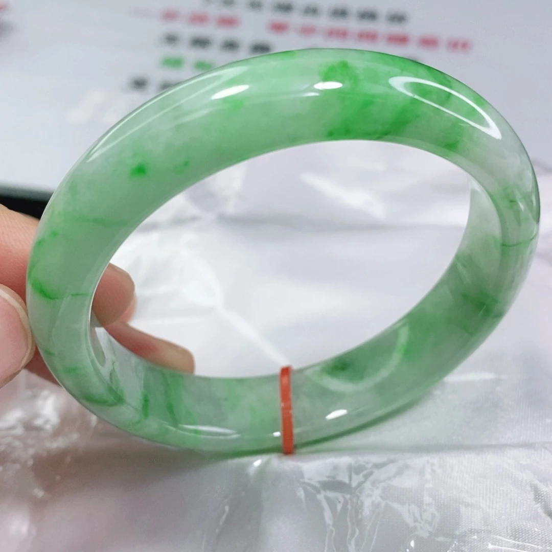 翡翠手镯未镶嵌57.8圈口