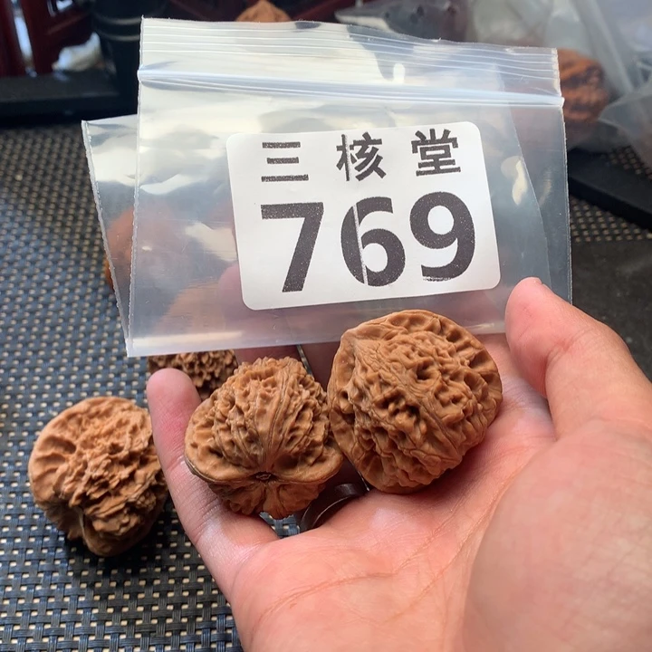 文玩核桃吊坠水龙