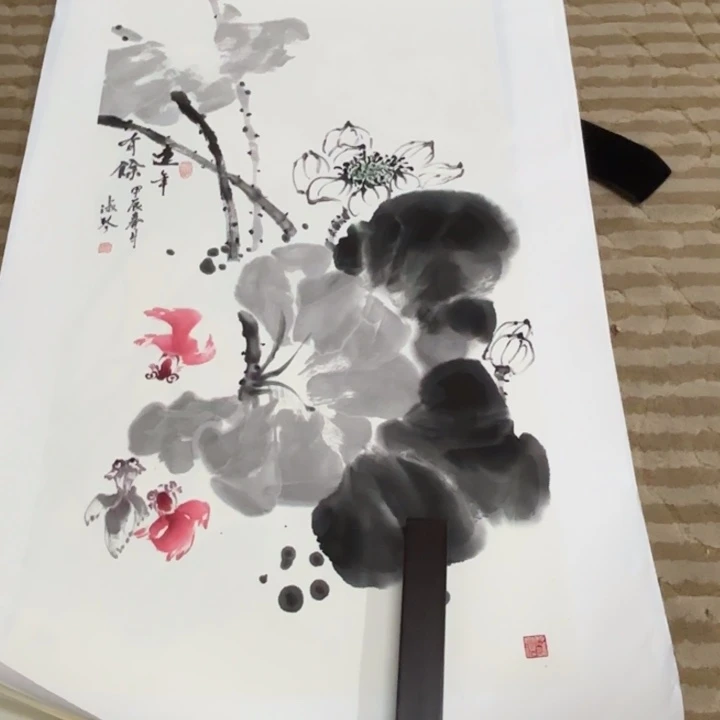 国画花鸟等图案和造型各有特色