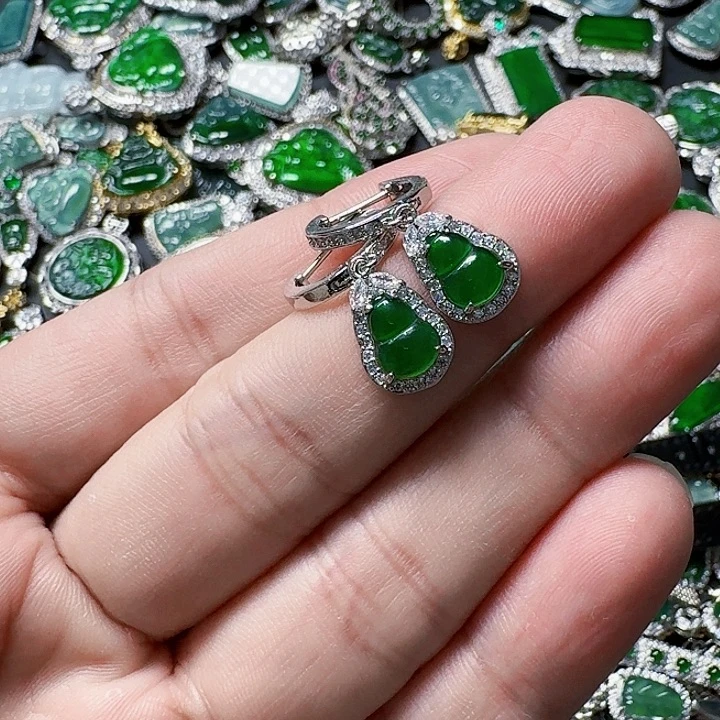 翡翠颈饰未镶嵌天然Ａ货翡翠放漏