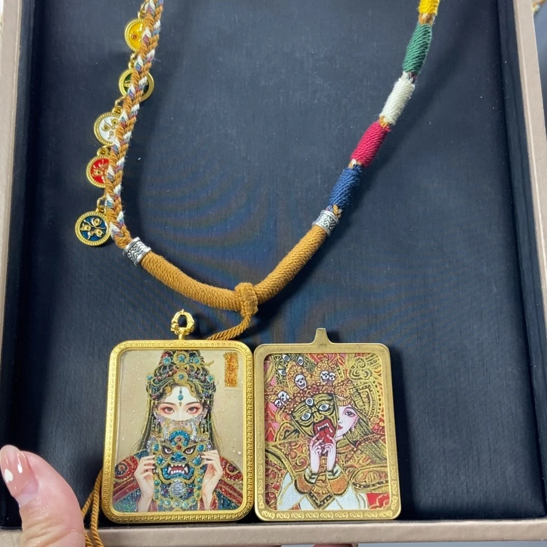 吊坠美丽的唐卡在这里结缘