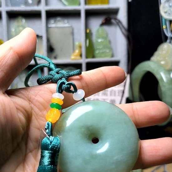 未镶嵌蛇纹石玉颈饰