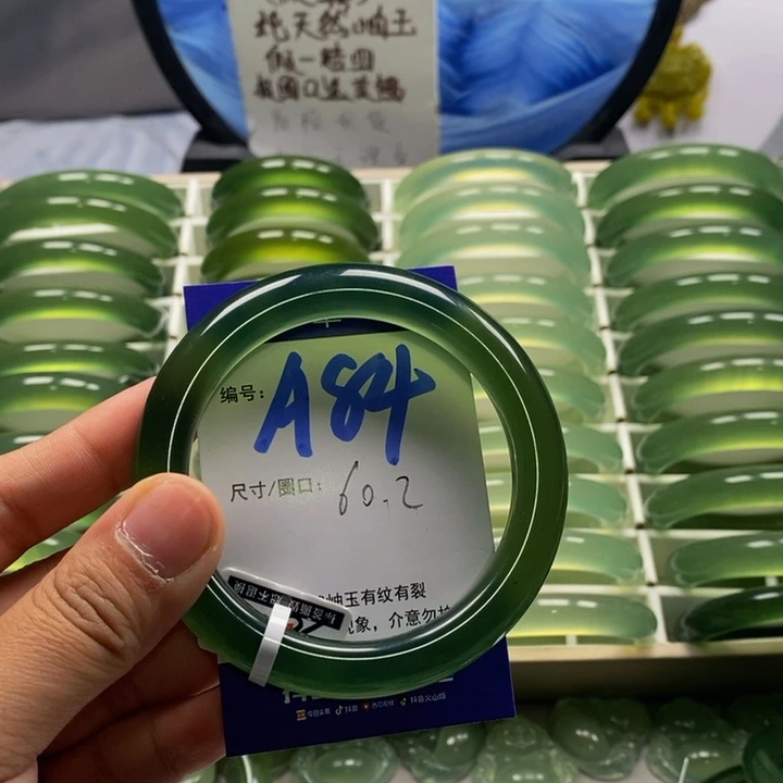 I***K蛇纹石玉未镶嵌手镯