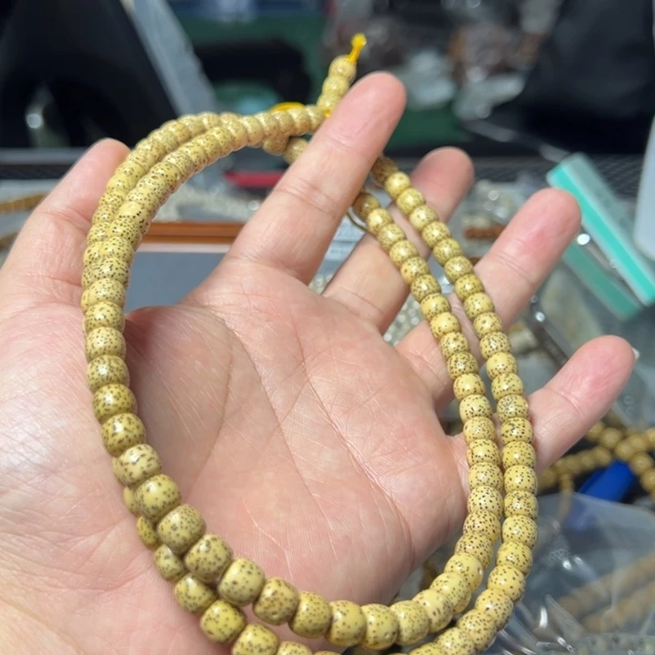 星月菩提手串鸡油黄8×7左右108颗