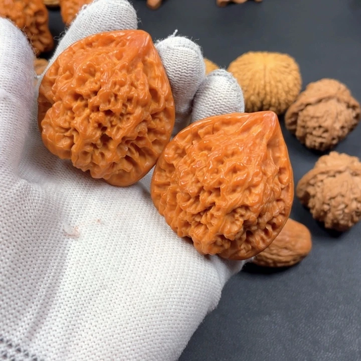 文玩核桃吊坠王勇官帽