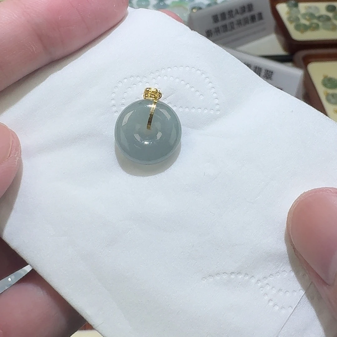 翡翠18K金镶嵌颈饰扣子