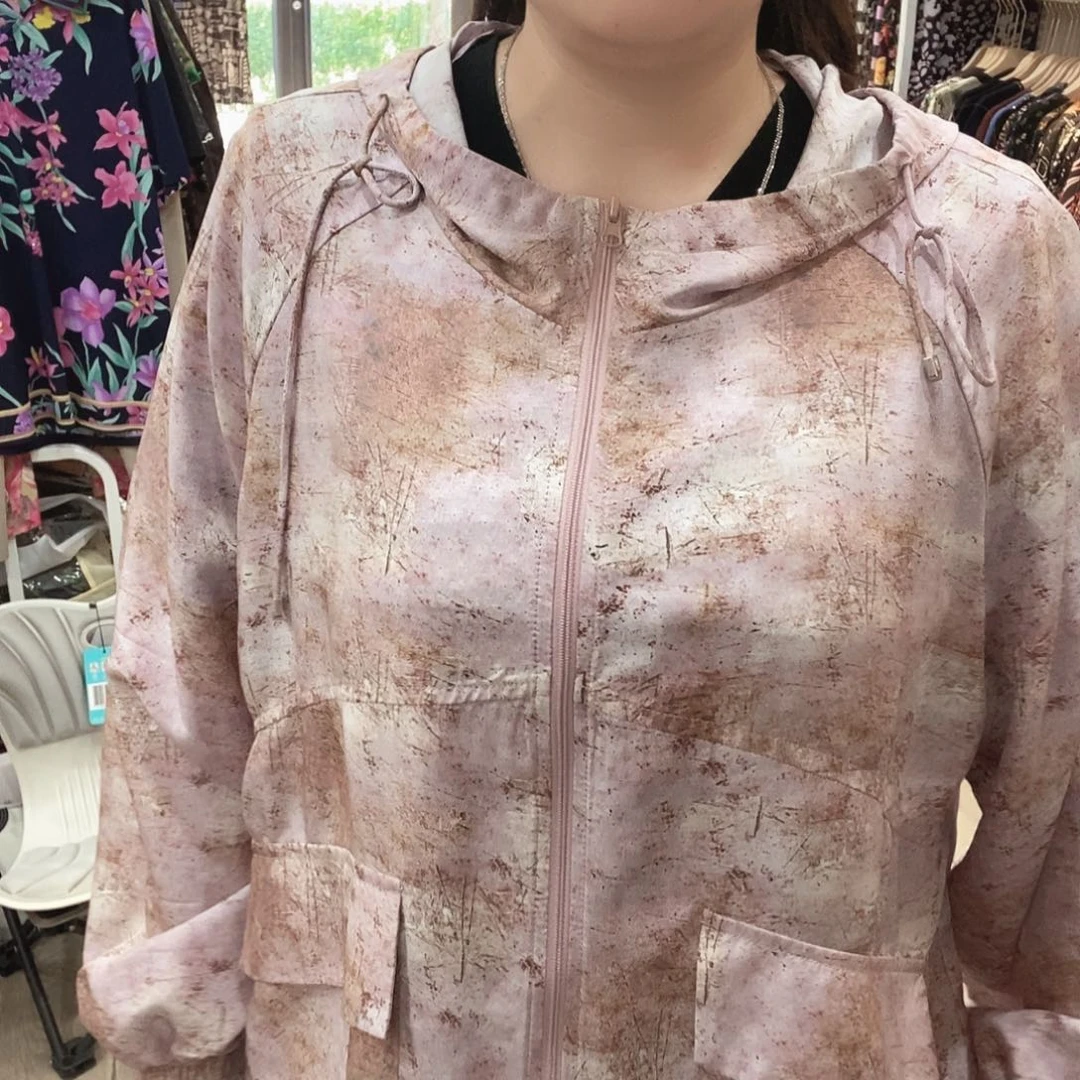 肥肥伊人精品上衣