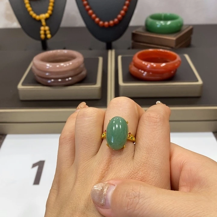 东陵石手镯未镶嵌